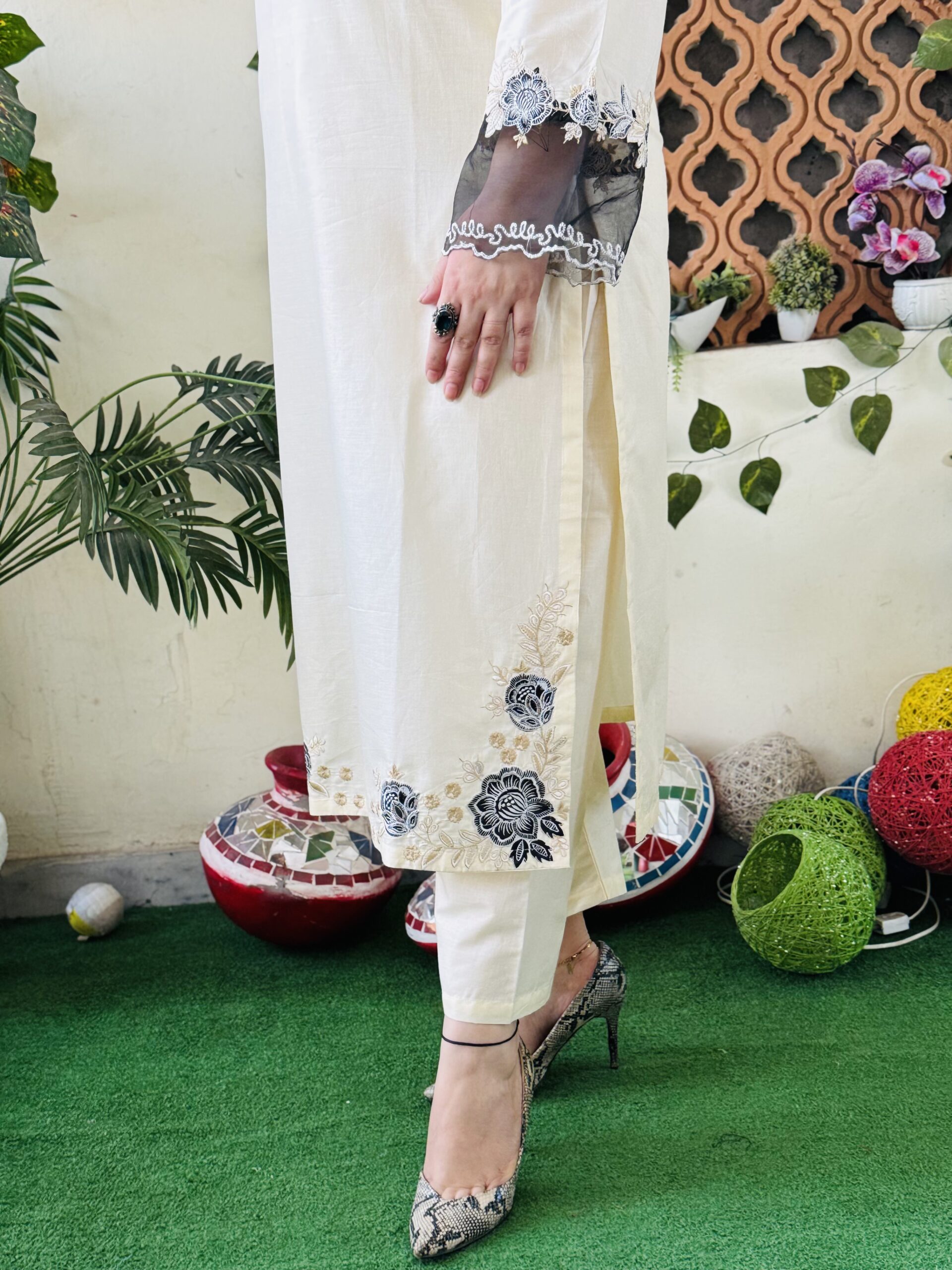 2 PC Embroidery Plain Lawn - Image 3