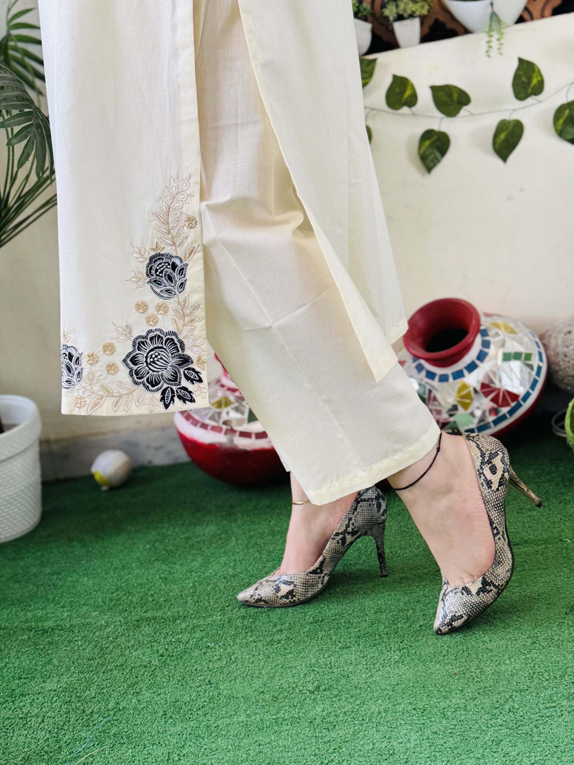 2 PC Embroidery Plain Lawn - Image 5